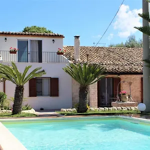 https://villa-clara-chiaramonte-gulfi.sicilyhotelsitaly.net